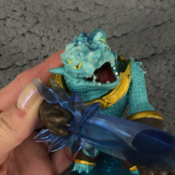 Skylabders portal, Wii game, and action figurines pictured - Picture 2 of 6